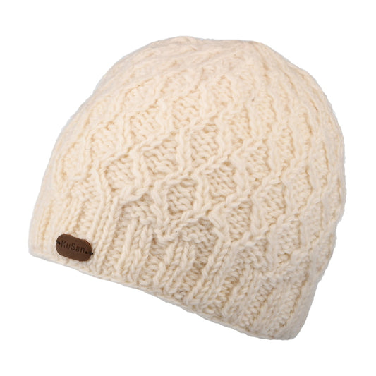 Kusan Brooklyn Beanie Mütze mit Zopfstrickmuster - Creme