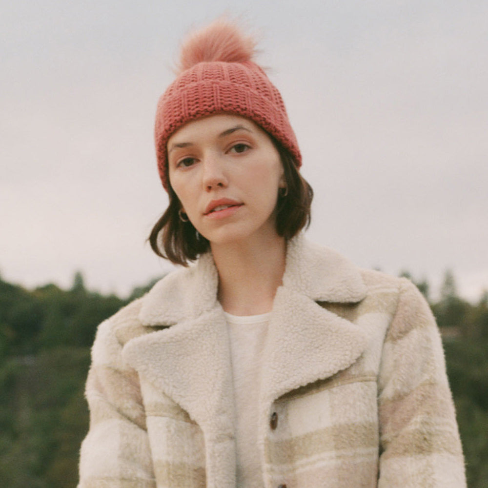 Brixton Alison Kunstfell Bommelmütze - Aprikose